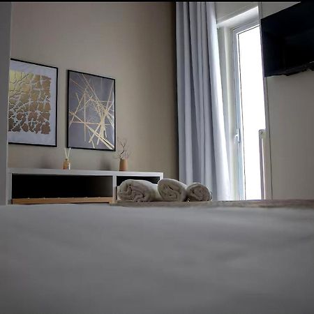 Fd Apartments - Zoe Prestigioso Appartamento Vicino Alla Stazione E Al Centro Monopoli Eksteriør billede