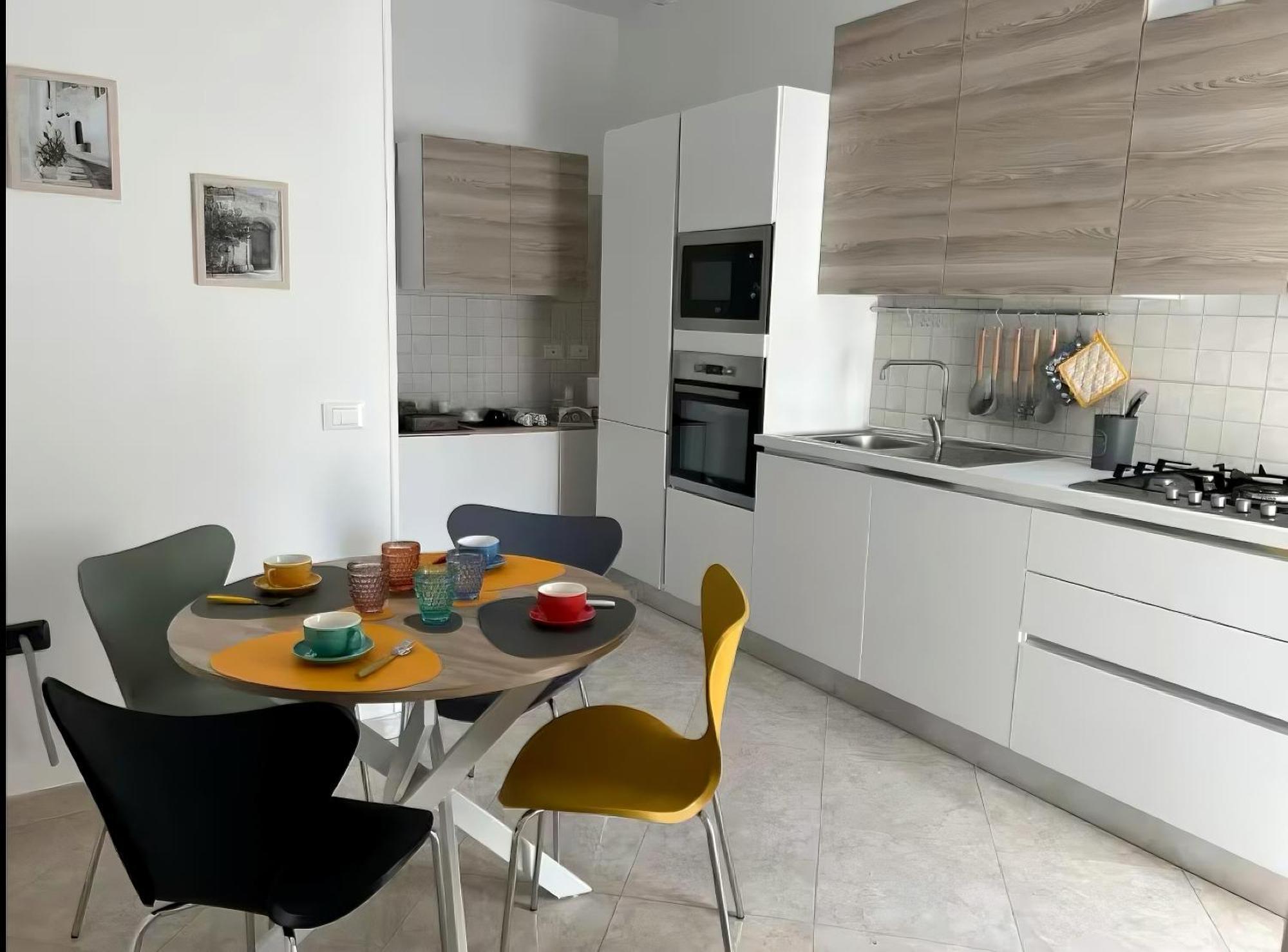 Fd Apartments - Zoe Prestigioso Appartamento Vicino Alla Stazione E Al Centro Monopoli Eksteriør billede